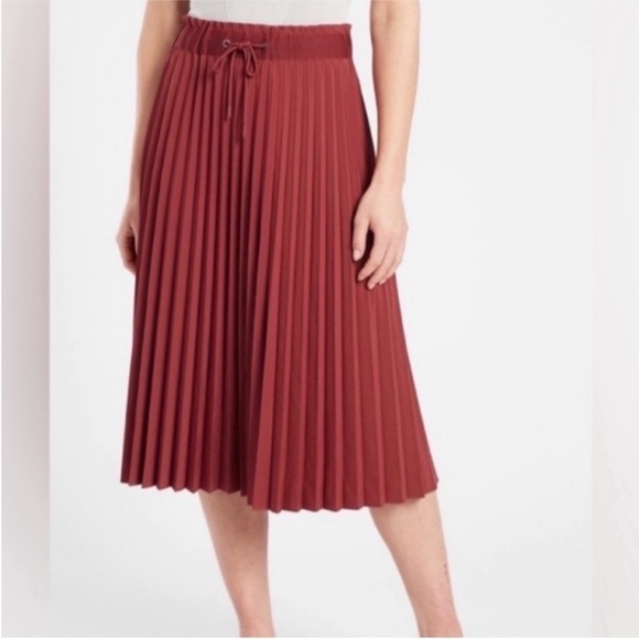 Athleta Dresses & Skirts - Athleta Red Pleated Midi Skirt